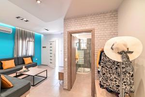 A seating area at Chania Design Suites Még 26 kép