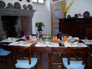 Ein Restaurant oder anderes Speiselokal in der Unterkunft B&B Villa Sant'Anna 