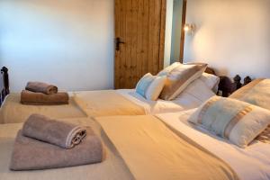 Кровать или кровати в номере Finest Retreats - The Hayloft