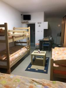 Bunk bed o mga bunk bed sa kuwarto sa Planinska IDILA