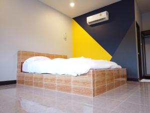 Postel nebo postele na pokoji v ubytování เดอะเบสรีสอร์ทพัทลุง