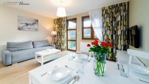 Posedenie v ubytovaní Wonder Home - Apartamenty Residence Karpacz blisko stoku narciarskiego, z balkonami i parkingiem