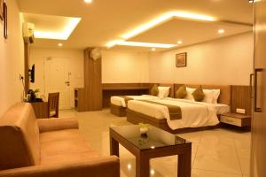 Postel nebo postele na pokoji v ubytování WHITE SUITE HOTEL + 26 fotografií