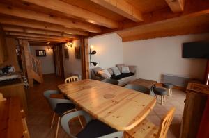 صورة لـ Chalet A, Village des Lapons Les Saisies, 3 chambres et 1 espace nuit mezzanine في ليه سيزيه