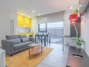 a living room with a couch and a table at Modern Studio Apartments Sheffield City Centre - Netflix, WiFi, Digital TV in Sheffield +14 photos