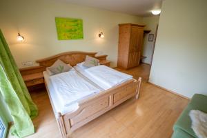 Imagen de la galería de Hotel-Gasthof zur Linde, en Langenau 15 fotos más