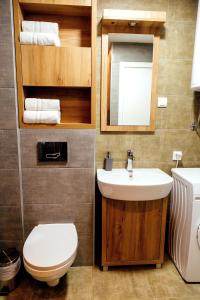 Bathroom sa Apartman Happy day Divčibare