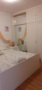 Posteľ alebo postele v izbe v ubytovaní ControVento Apartament II