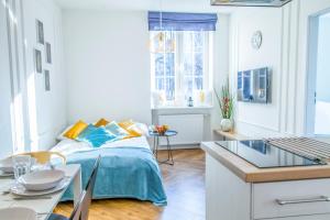 Η κουζίνα ή μικρή κουζίνα στο Family Luxury Gold Apartament , 1-6, 2 sypialnie i salon, 100m Bazylika, SUMMERWINTER Brand