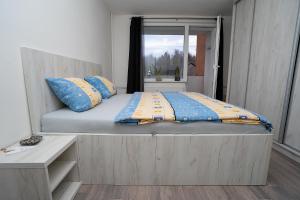 Łóżko lub łóżka w pokoju w obiekcie Apartment Ivet