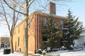 a christmas tree in front of a brick building at Greaves Sweet Escape in Niagara on the Lake