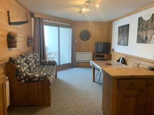 TV a/nebo společenská místnost v ubytování Kandahar 202 - Les Deux Alpes- Plein centre-station, 32m2