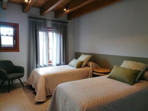 Säng eller sängar i ett rum på Apartament "L'Enclau" Cal Rialla