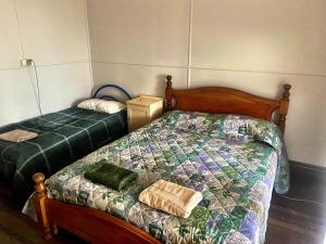 Royal Carrangarra Hotel tesisinde bir odada yatak veya yataklar
