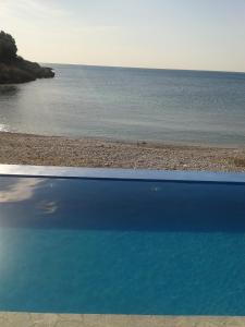 a view of the beach and the ocean at Arabela Apartments in Utjeha