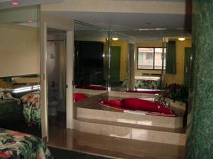 Ett badrum på Miami Princess Hotel