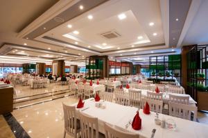 Restaurace v ubytování Side Star Park Hotel - All Inclusive