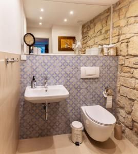 Bilik mandi di Loblocher Weinkiste +29 gambar