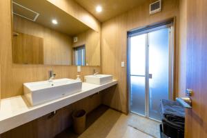 Bilik mandi di 01 Resort Club -結YUI- +57 gambar