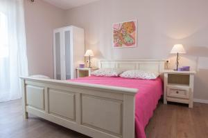 Säng eller sängar i ett rum på Apartments Meri Makarska