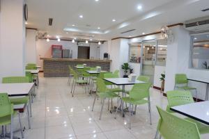 Reštaurácia alebo iné gastronomické zariadenie v ubytovaní Auychai Grand Hotel