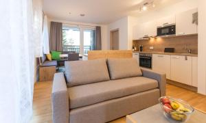 Kuchyňa alebo kuchynka v ubytovaní Ski In Ski Out Apartment Fastenberg Top 2 by AA Holiday Homes