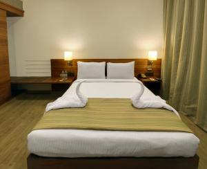 Temple Tree Hotel Shirdi客房内的一张或多张床位