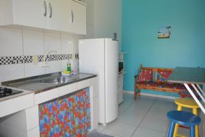 Kuchyň nebo kuchyňský kout v ubytování Florianópolis Pousada Moçambeach