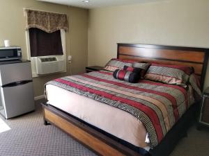 Säng eller sängar i ett rum på Best Inn Motel Salina