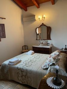 a bedroom with a bed with a vanity and a mirror at Caseta Les Creus in Riumar