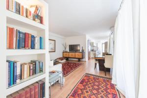 Gallery image of Syntagma Spa with Acropolis View in Athens