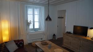 TV a/nebo společenská místnost v ubytování Relais de la Baume