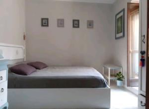 Postelja oz. postelje v sobi nastanitve LE ORIGINI casa in borgo tipico lucano