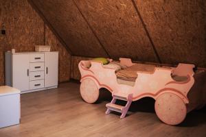 a toy train in the corner of a room at Cichy drewniak in Miłomłyn