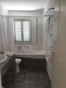 Koupelna v ubytování Villa Eleni