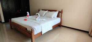 two swans sitting on a bed in a bedroom at Jaidss Holiday Apartments 2 in Victoria