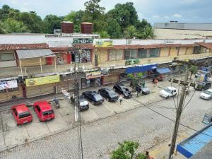 an overhead view of a parking lot with parked cars at Hotel PS Itaboraí in Itaboraí