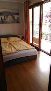 Posteľ alebo postele v izbe v ubytovaní Jenny apartman Siófok + 9 fotografií