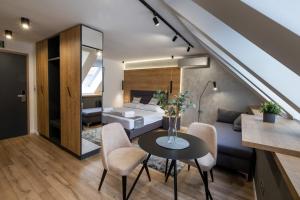 Posteľ alebo postele v izbe v ubytovaní Minaret Residence & Relax Pécs