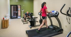 Fitness centrum a/nebo fitness zařízení v ubytování Comfort Inn & Suites