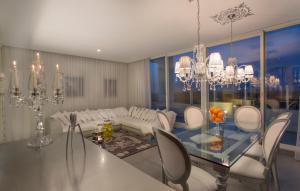 Uma área de estar em Yoo Punta del Este - Rental Club Apartments