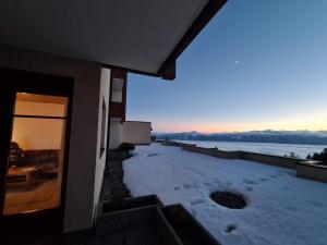 a balcony of a building with snow on the ground at Apartment Wanderlust Gerlitzen in Kanzelhöhe