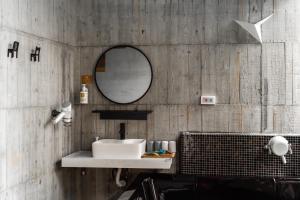 Bilik mandi di YZ SPA House
