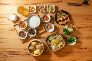 Makanan di atau berdekatan hotel