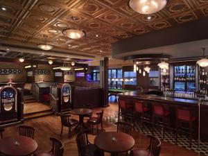 a bar in a restaurant with tables and chairs at Shangri-La Guilin in Guilin +149 photos