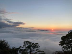 a view of the sun rising above a sea of clouds at Cingjing Brilliant Twins of Seattle in Ren'ai