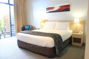 Uma cama ou camas num quarto em Waves