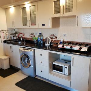 Kuhinja oz. manjša kuhinja v nastanitvi Sharm El Shaikh 1 BD 4 Guest 93m2 apartment pool in compound