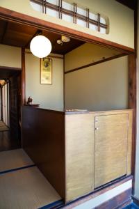an empty room with ajar door in a room at 阿美弥 一日一組様限定 in Kyoto