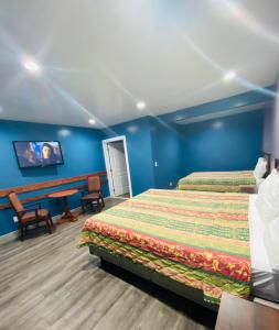 Tempat tidur dalam kamar di Cozy motel